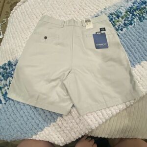 Dockers Gray Flat Front Shorts Casual Style- Men’s waist 32 (NWT)